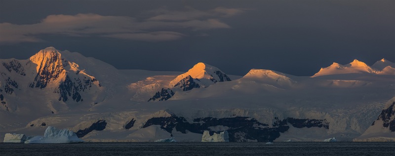 Into-the-darkness_M4_7293-Pano